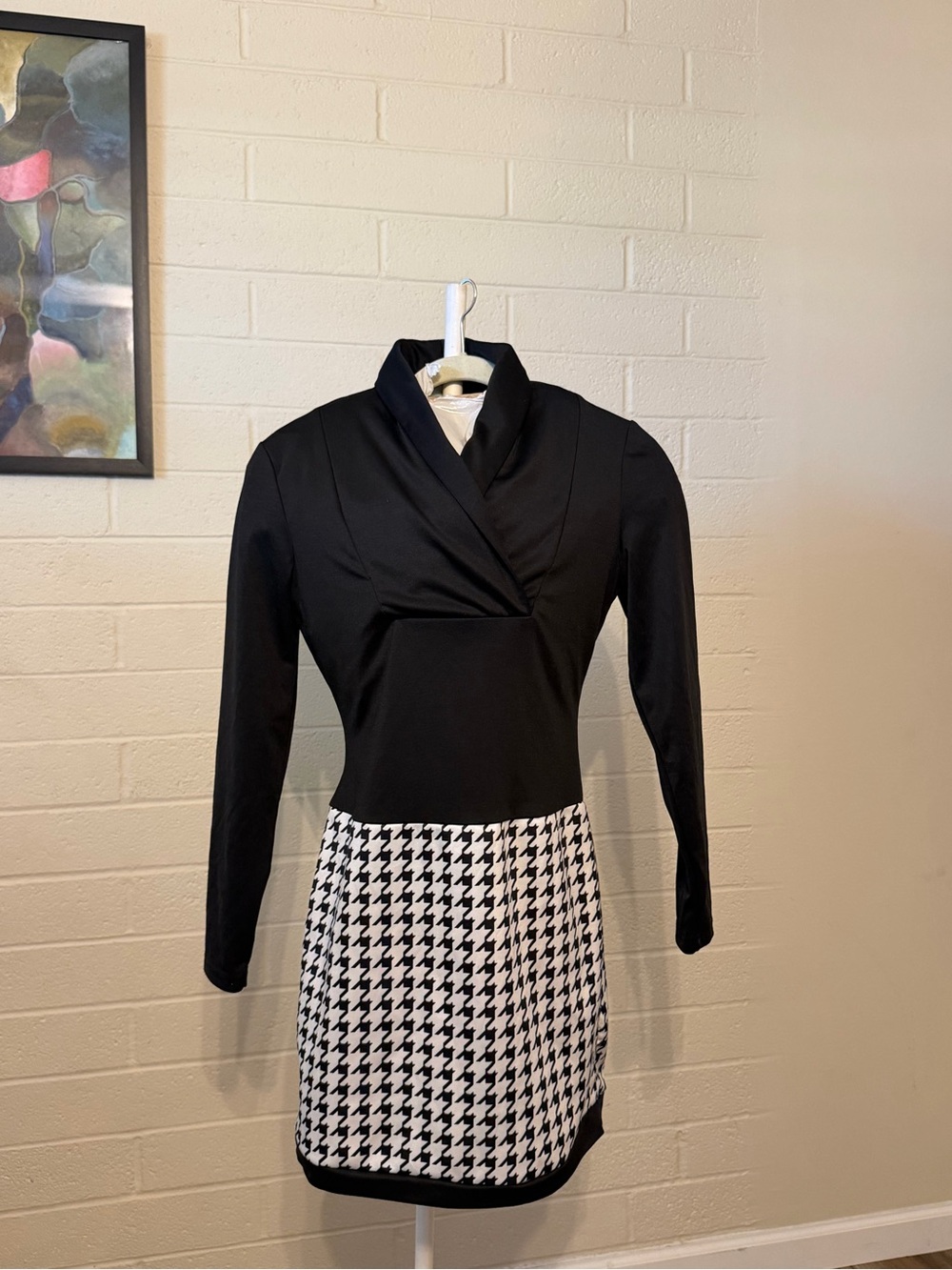 Women’s Black and White Houndstooth Long Sleeve Dress